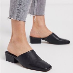 LEATHER MULES